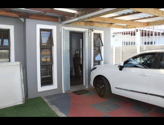 2 BEDROOM HOUSE FOR SALE IN PAROW CENTRAL